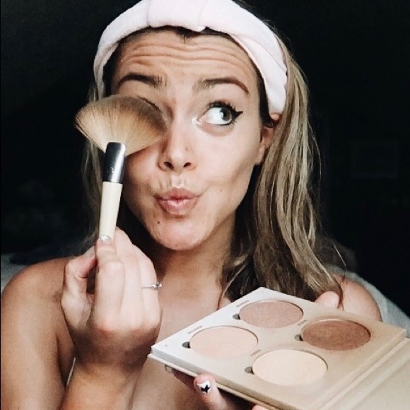 Meet your Posher, Kelsie - Picture 1 of 1